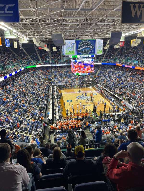 First Horizon Coliseum, bloc: 240, rangée: M, place: 11