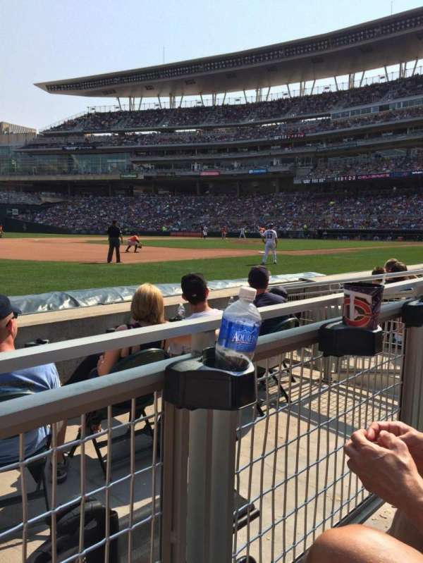 Target Field, bloc: 16, rangée: 4, place: 9