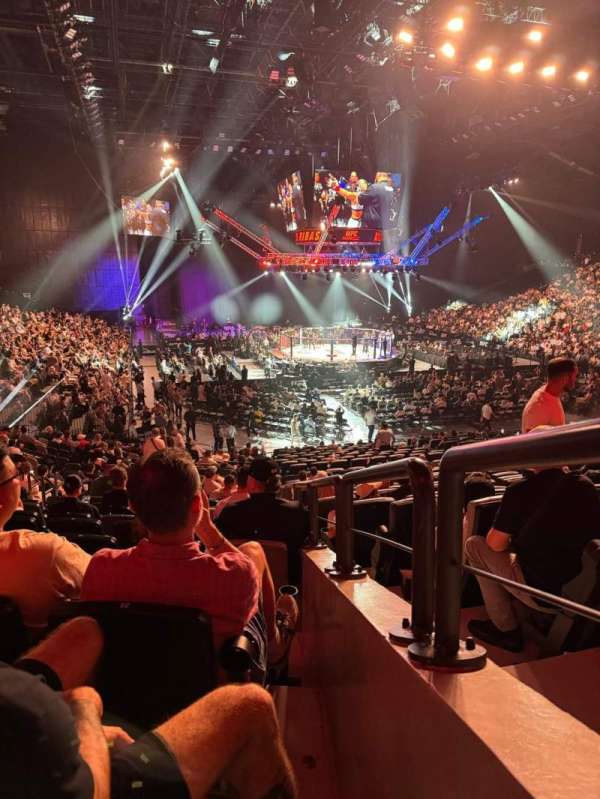 Etihad Arena, bloc: 106, rangée: X, place: 27
