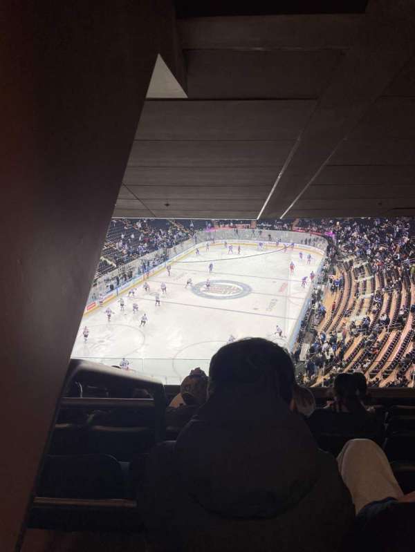 Madison Square Garden, bloc: 418, rangée: 6, place: 13