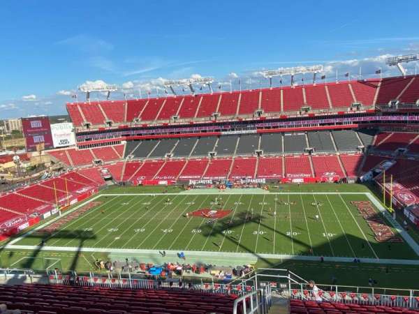 Raymond James Stadium, bloc: 313, rangée: P, place: 1