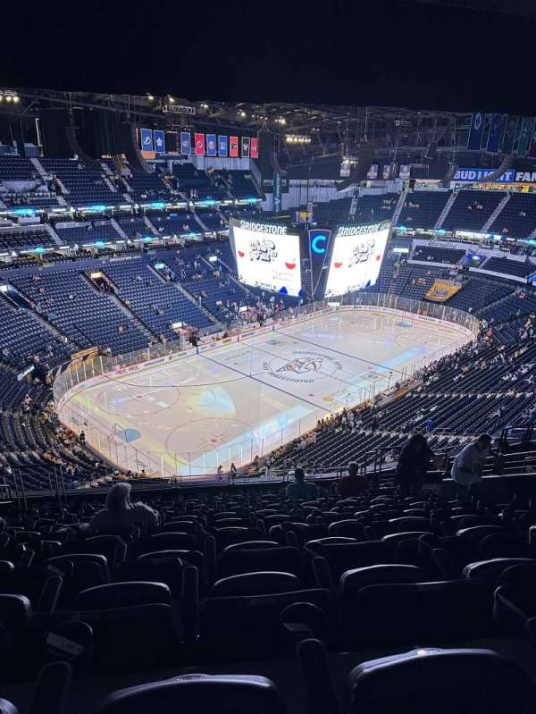 Bridgestone Arena, bloc: 305, rangée: N, place: 11