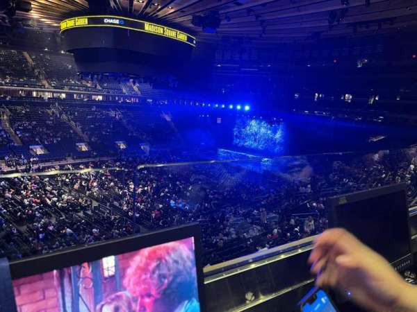 Madison square garden, bloc: 209, rangée: 1, place: 4-5