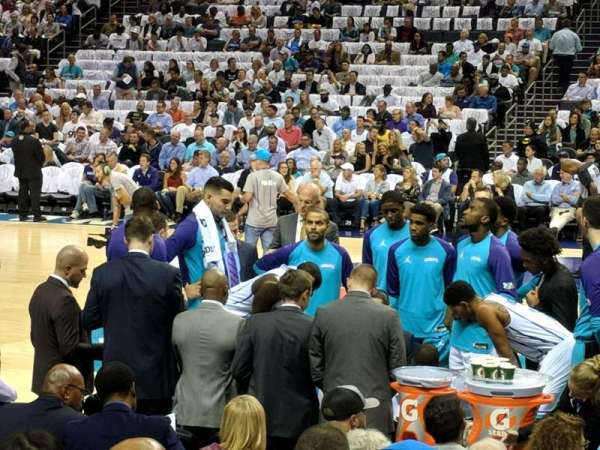 Spectrum Center, bloc: 104, rangée: h, place: 3