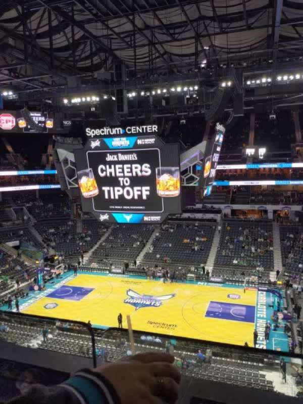 Spectrum Center, bloc: 224, rangée: A, place: 15