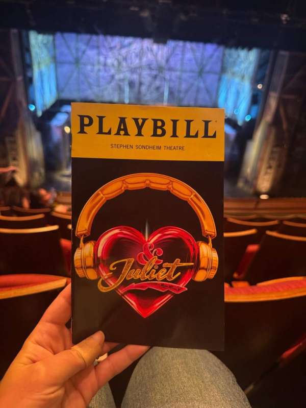 Stephen Sondheim Theatre, bloc: Mezzanine C, rangée: EE, place: 115