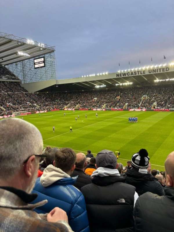 St James' Park, bloc: LL2C, rangée: L, place: 54