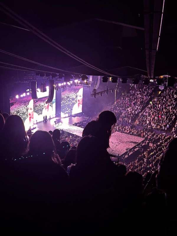 Oakland Arena, bloc: 214, rangée: 19, place: 17