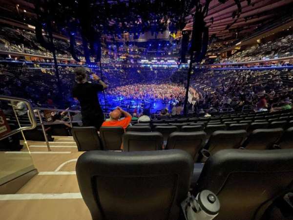 Madison Square Garden, bloc: 113, rangée: 20, place: 1