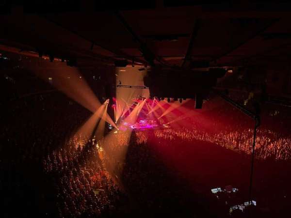 Madison Square Garden, bloc: 302, rangée: 2, place: 8