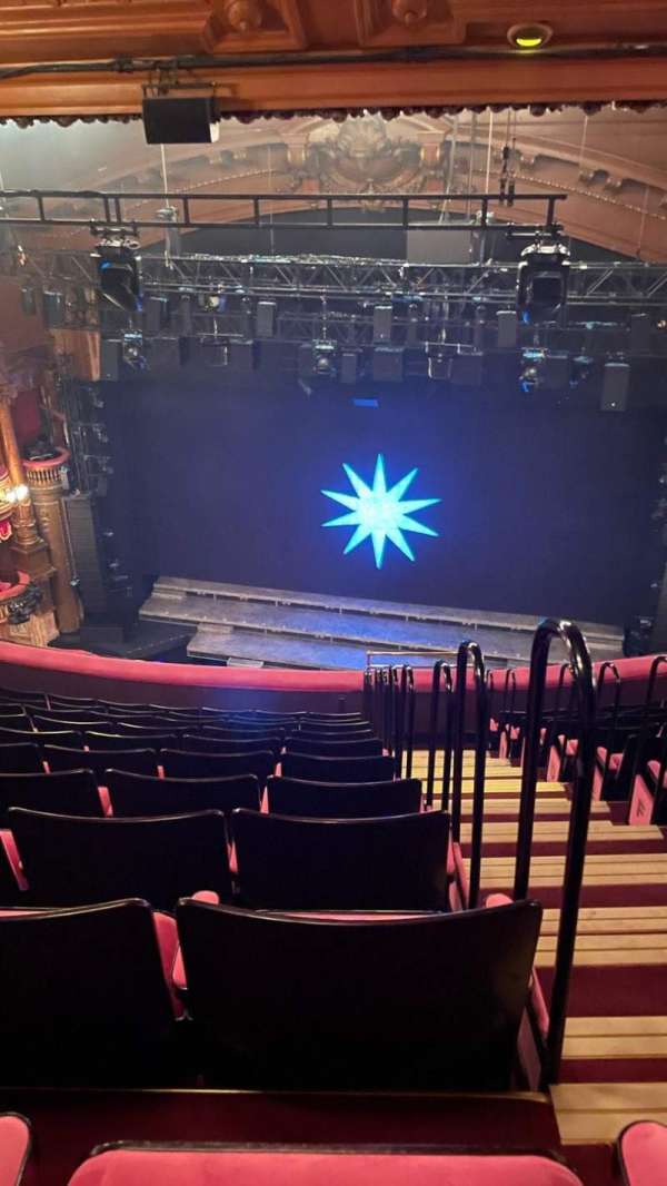 The London Palladium, bloc: Grand Circle, rangée: K, place: 19