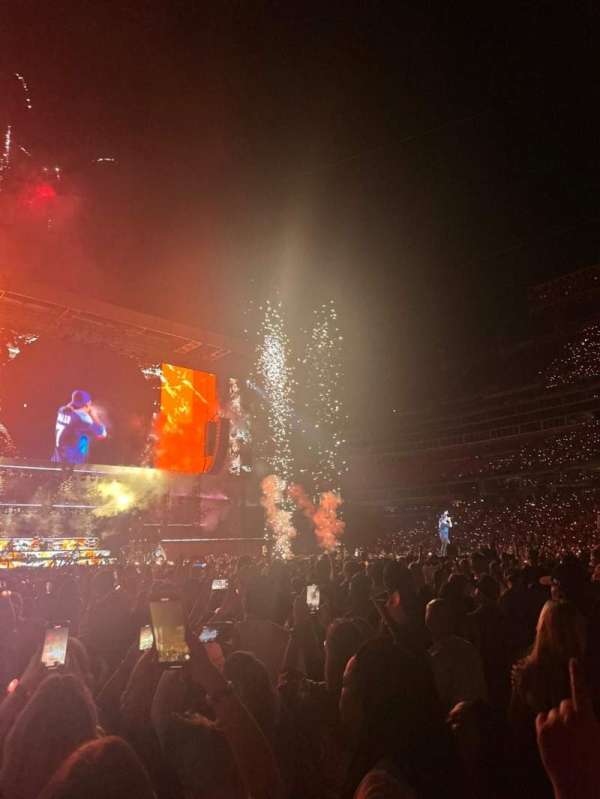 Nissan Stadium, bloc: Floor D, rangée: 42, place: 17-18