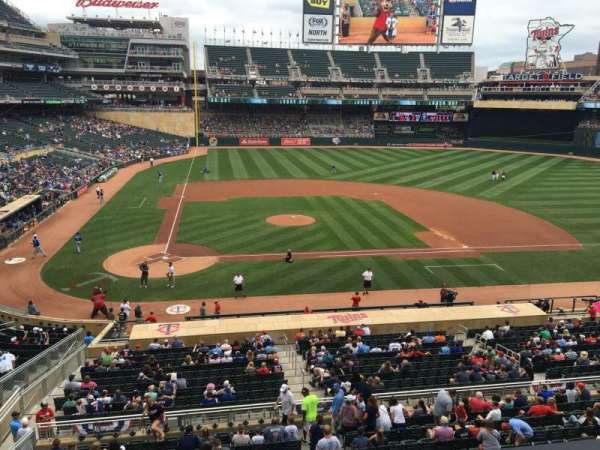 Target Field, bloc: D, rangée: 2, place: 13