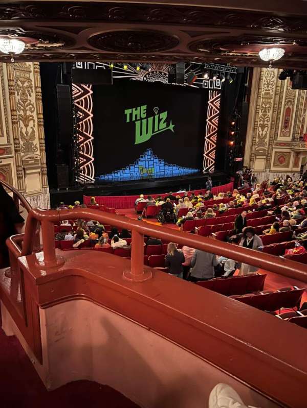 Cadillac Palace Theater, bloc: Dress Circle L, rangée: JJ, place: 3