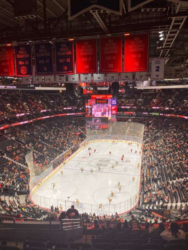 Xfinity Mobile Arena, bloc: 208, rangée: 13, place: 4