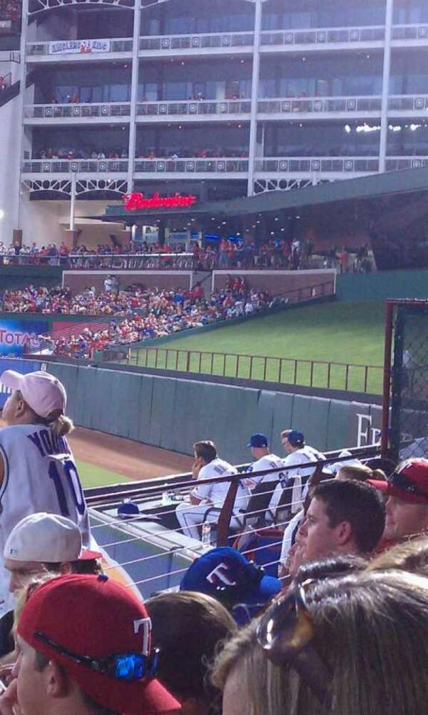Globe Life Park in Arlington, bloc: 47, rangée: 4, place: 4