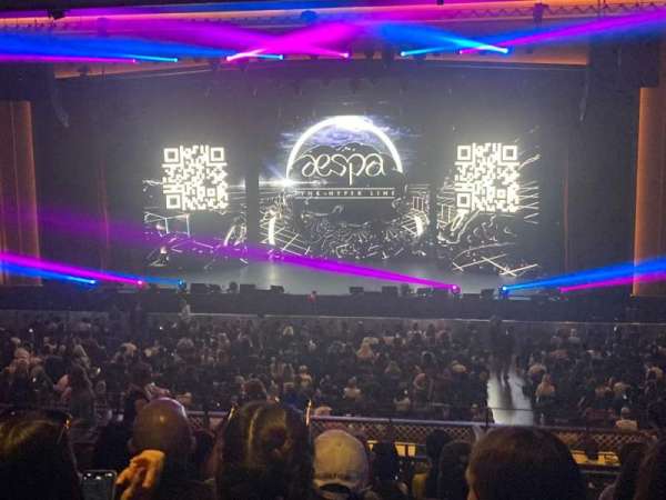 MGM Music Hall at Fenway, bloc: 205, rangée: H, place: 23