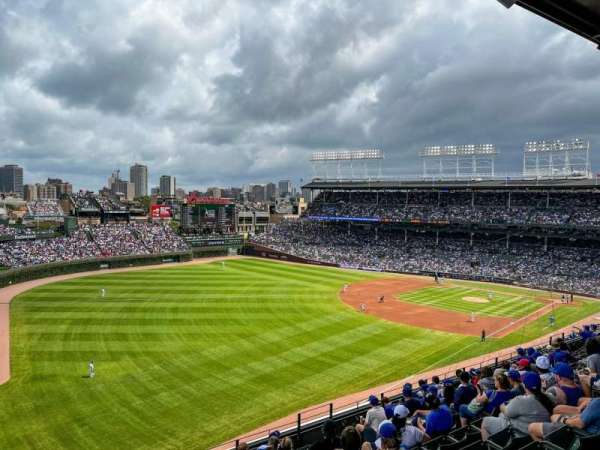 Wrigley Field, bloc: 303L, rangée: 9, place: 1