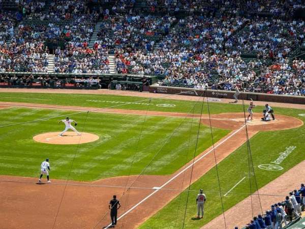 Wrigley Field, bloc: 303L, rangée: 9, place: 1