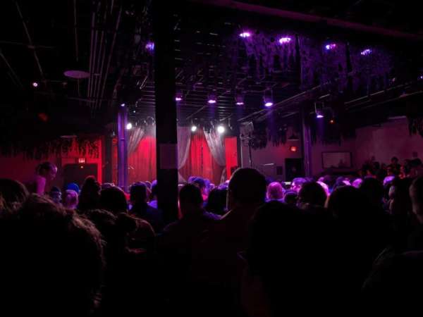 Commonwealth Bar & Stage, bloc: Mid-floor, rangée: 11