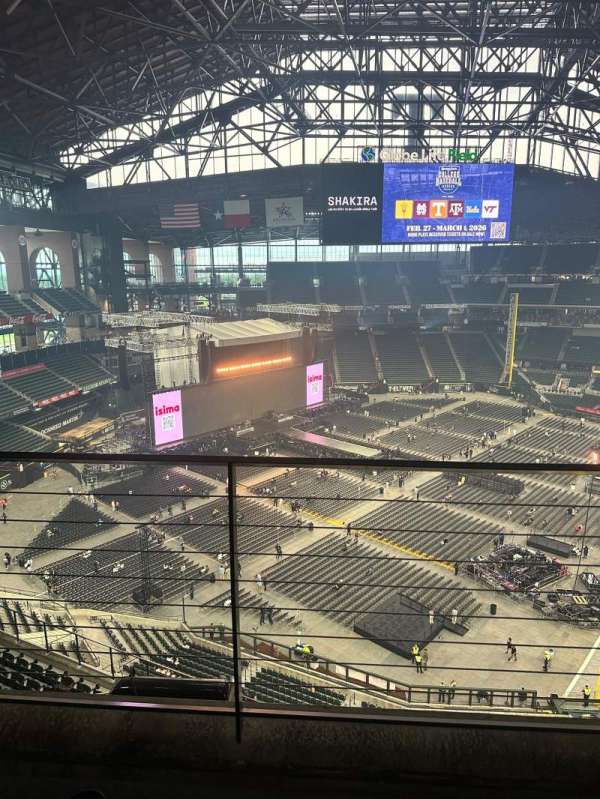 Globe Life Field, bloc: 304, rangée: 2, place: 9