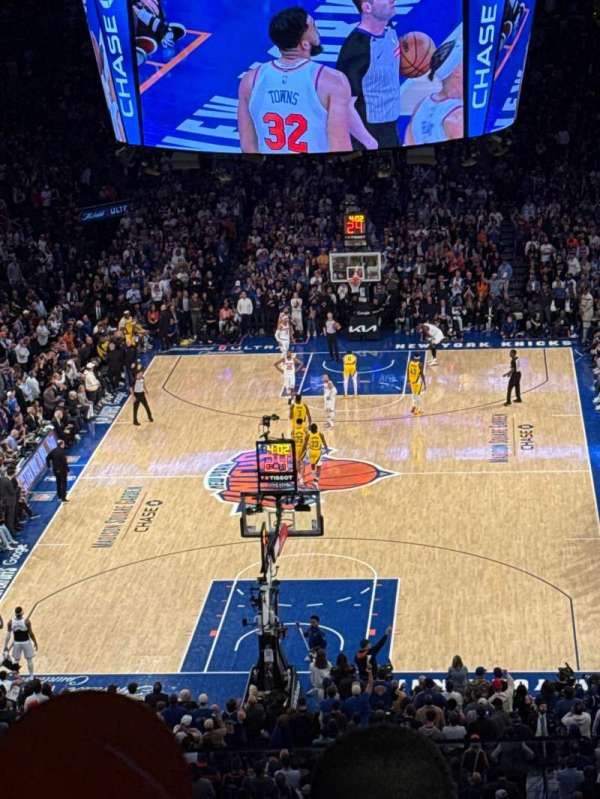 Madison Square Garden, bloc: 417, rangée: 3, place: 9