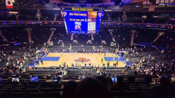 Madison Square Garden, bloc: 225, rangée: 8, place: 9