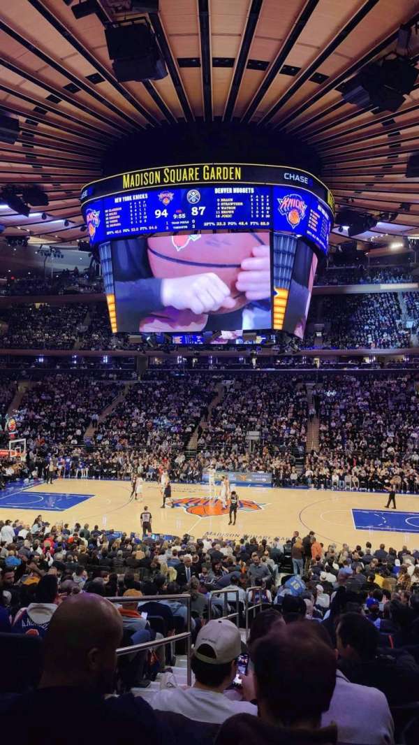 Madison Square Garden, bloc: 118, rangée: 18, place: 1