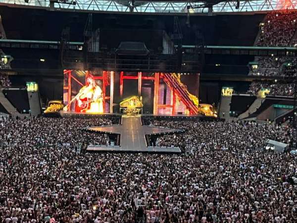 Wembley Stadium, bloc: 214, rangée: 14, place: 4
