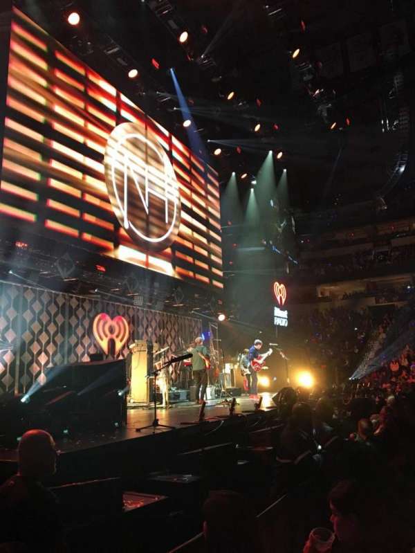 American Airlines Center, bloc: 120, rangée: A