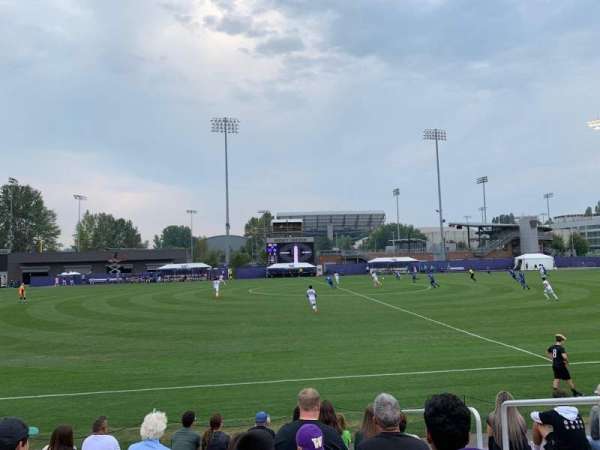 Husky Soccer Stadium, bloc: 6, rangée: 10, place: Bench