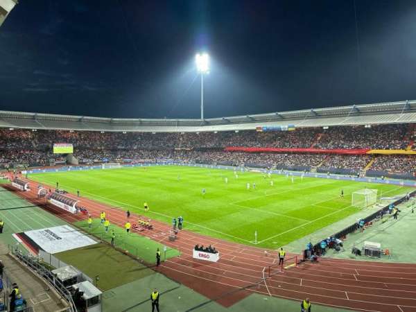 Max-Morlock-Stadion, bloc: 32, rangée: 3, place: 20