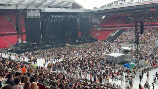 Anfield, bloc: L9, rangée: D43, place: 42A