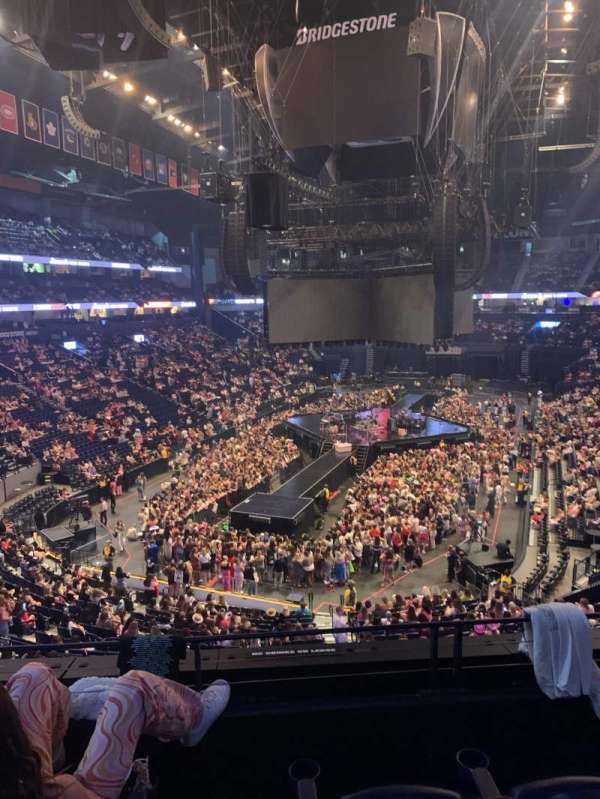 Bridgestone Arena, bloc: 202, rangée: B