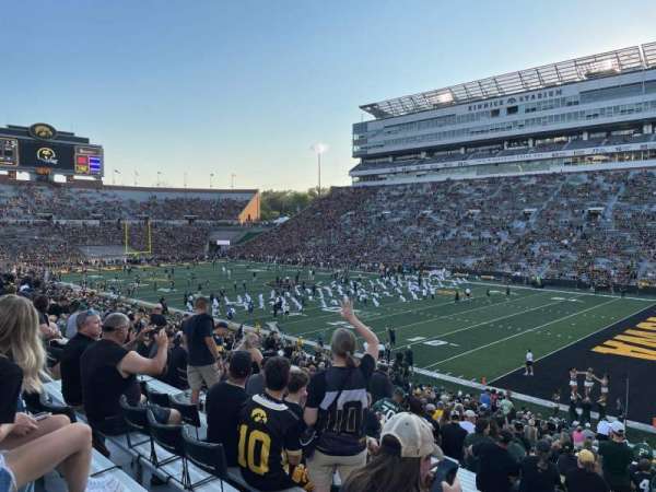 Kinnick Stadium, bloc: 101, rangée: 36, place: 10