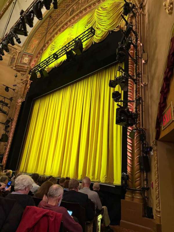 John Golden Theatre, bloc: Orchestra R, rangée: O, place: 10
