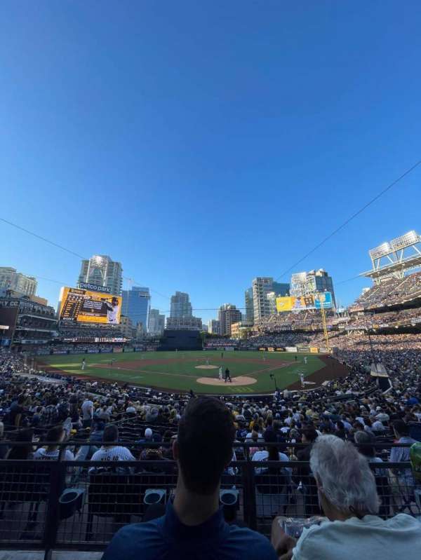 Petco Park, bloc: Premier Club E, rangée: 2, place: 5