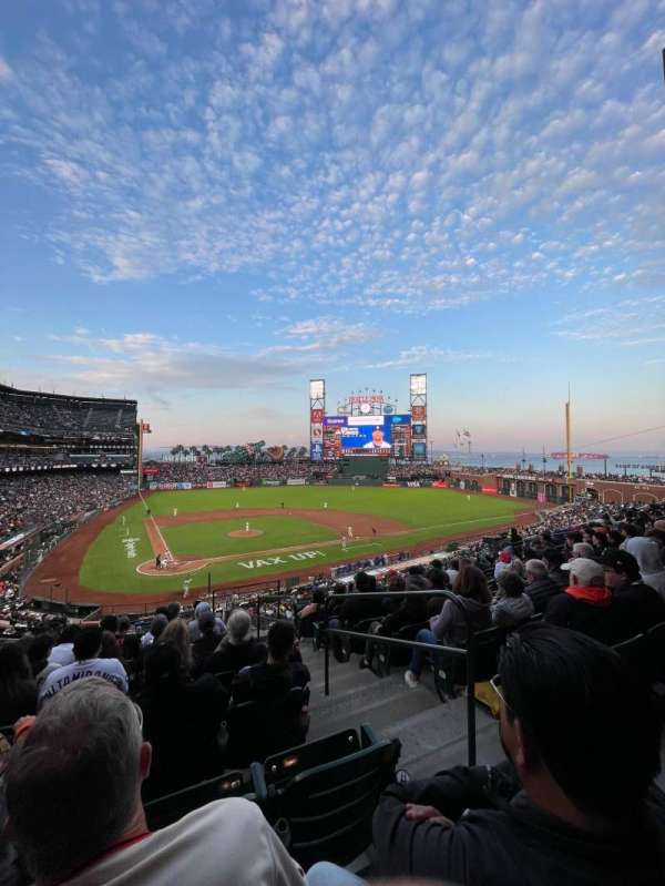 Oracle Park, bloc: 212, rangée: H, place: 2