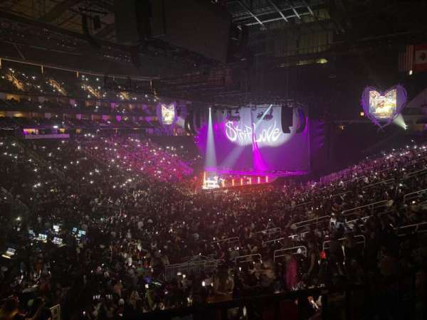 Toyota Center, bloc: 111, rangée: WC, place: 18