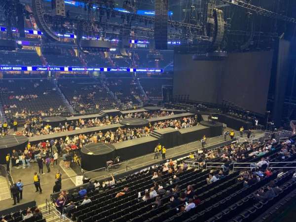 Capital One Arena, bloc: 214, rangée: a, place: 10