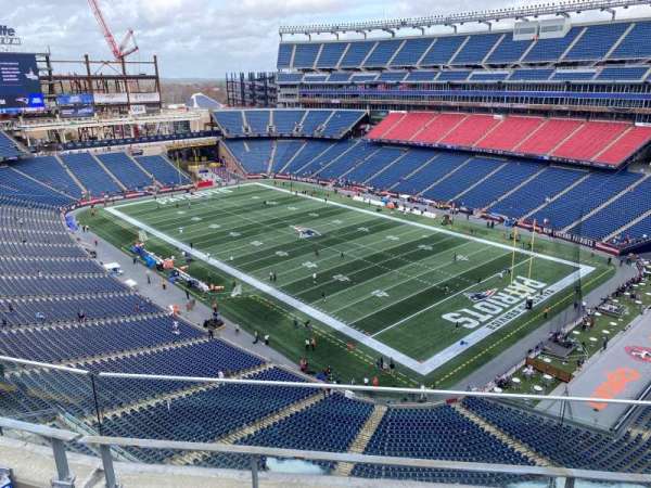 Gillette Stadium, bloc: 323, rangée: 3, place: 12