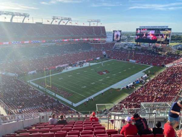 Raymond James Stadium, bloc: 327, rangée: l, place: 7