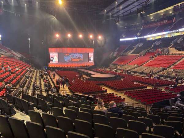 Moda Center, bloc: 119, rangée: l, place: 16