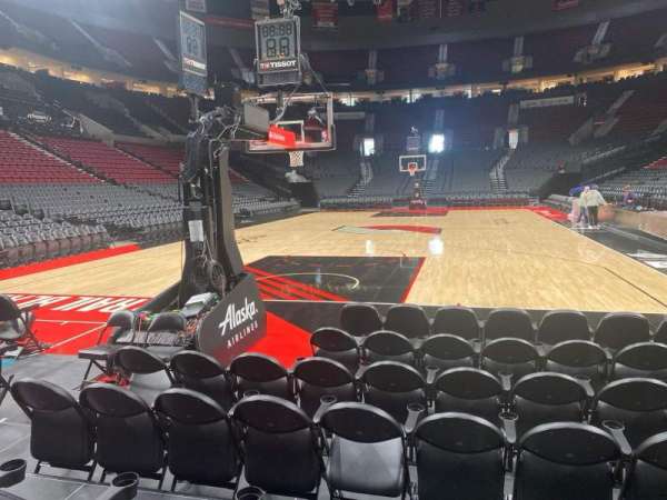 Moda Center, bloc: 106, rangée: hh, place: 5