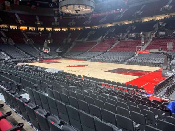 Moda Center, bloc: 121, rangée: h, place: 10