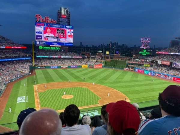 Citizens Bank Park, bloc: 317, rangée: 4, place: 15