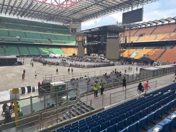 San Siro, bloc: 111, rangée: 10, place: 22