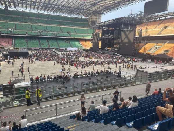 San Siro, bloc: 111, rangée: 13, place: 3