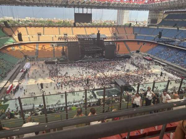 San Siro, bloc: 333, rangée: 9, place: 9