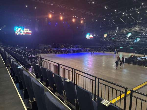 Hallenstadion, bloc: v1, rangée: 20, place: 5